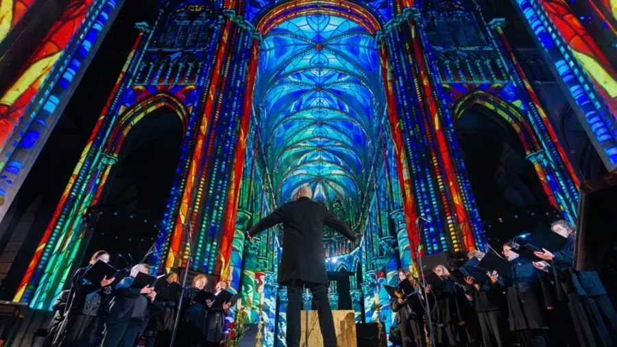 **Chaque vendredi et samedi, les chanteurs les plus talentueux de la région vous invitent à vivre une version musicale inédite du spectacle.** - LUMINISCENCE à la Basilique Saint-Remi à Reims